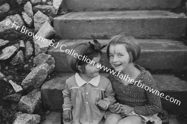 NORMAN WHITE WITH MRS HELEN & MARGARET & GRANIA IN BASKET